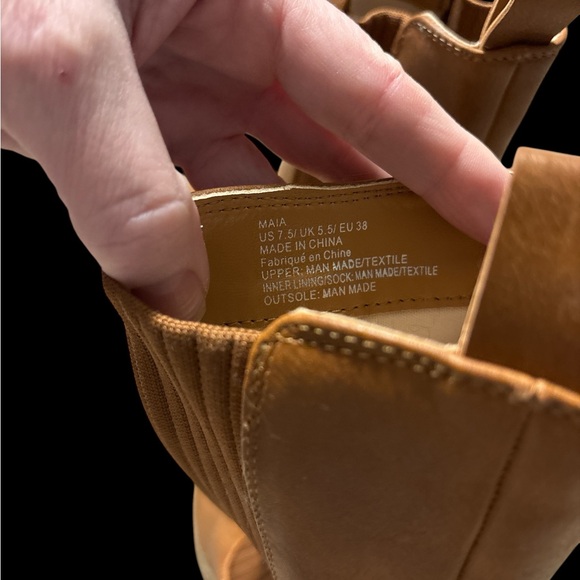 Women’s Tan Platform Chelsea Boots with Chunky Heel - Picture 2 of 2